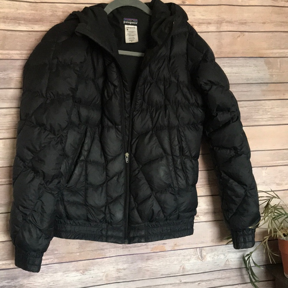 Patagonia | black puffer zip down coat jacket